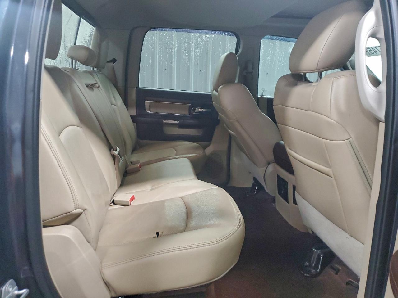 2015 RAM 1500 LARAMIE photo 28