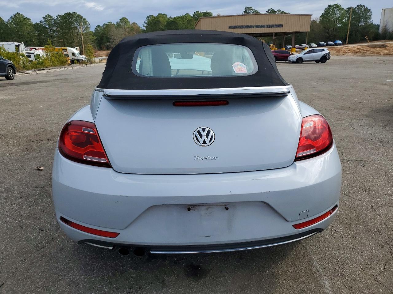 2017 VOLKSWAGEN BEETLE S/SE photo 16
