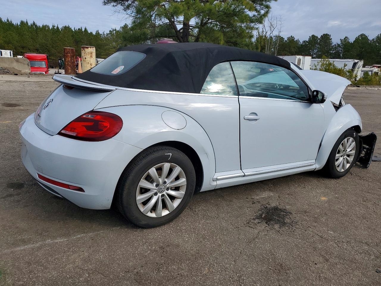 2017 VOLKSWAGEN BEETLE S/SE photo 7