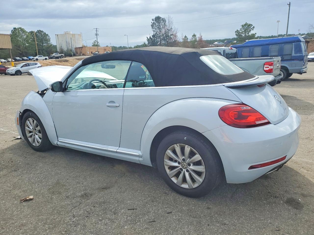 2017 VOLKSWAGEN BEETLE S/SE photo 4