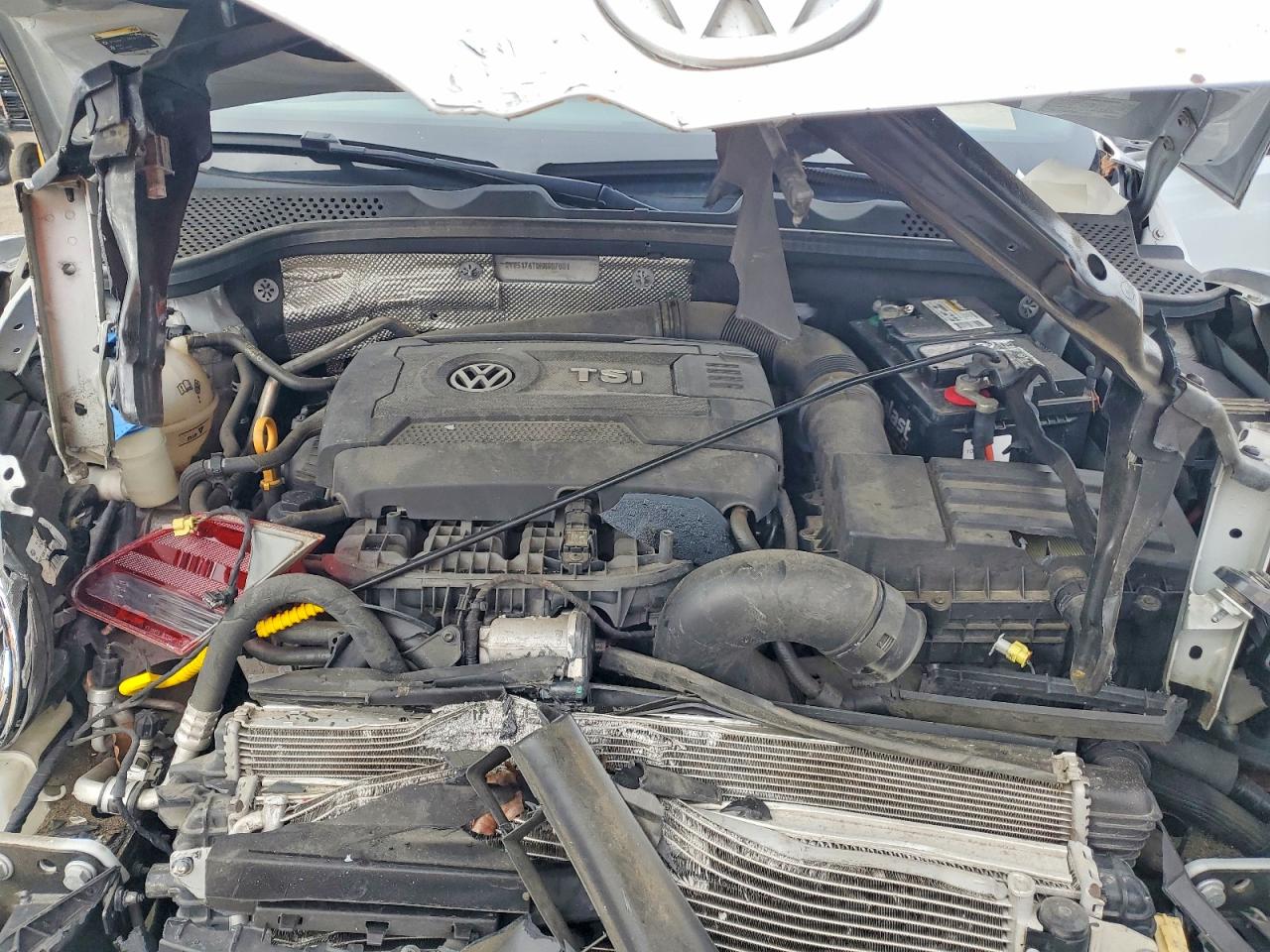 2017 VOLKSWAGEN BEETLE S/SE photo 31
