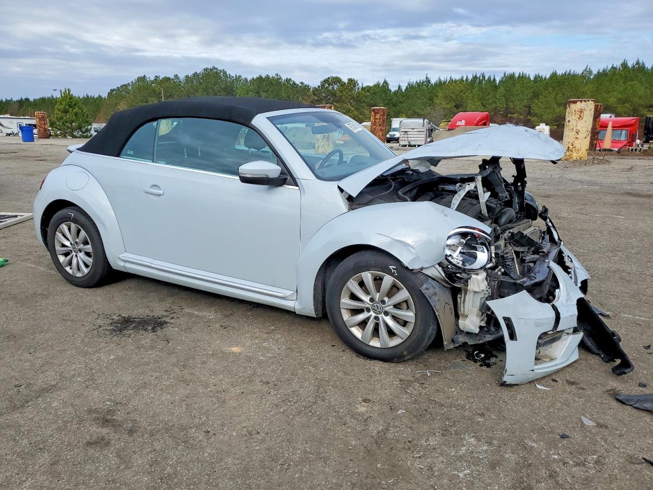 2017 VOLKSWAGEN BEETLE S/SE photo 10
