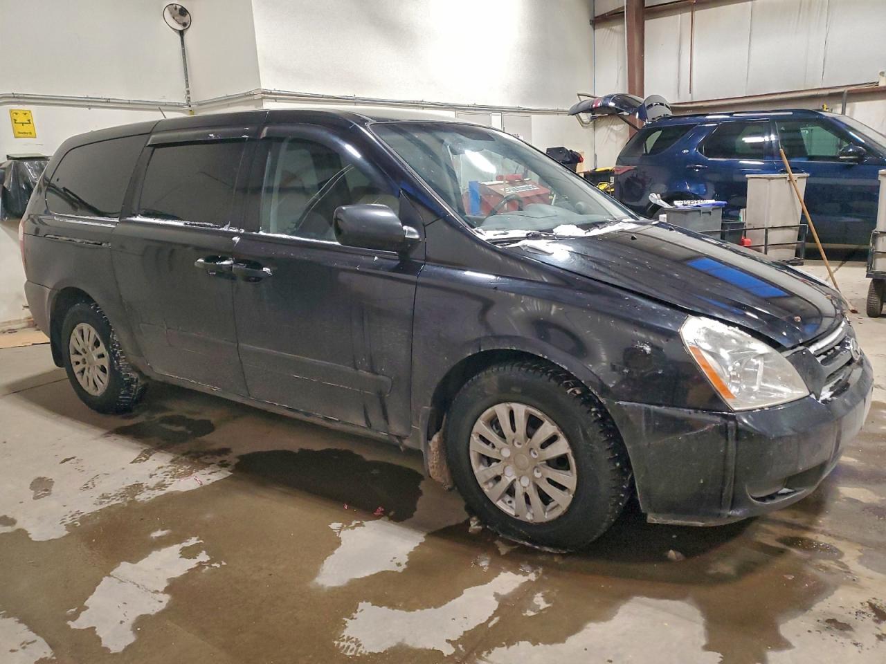 2009 KIA SEDONA LX photo 4