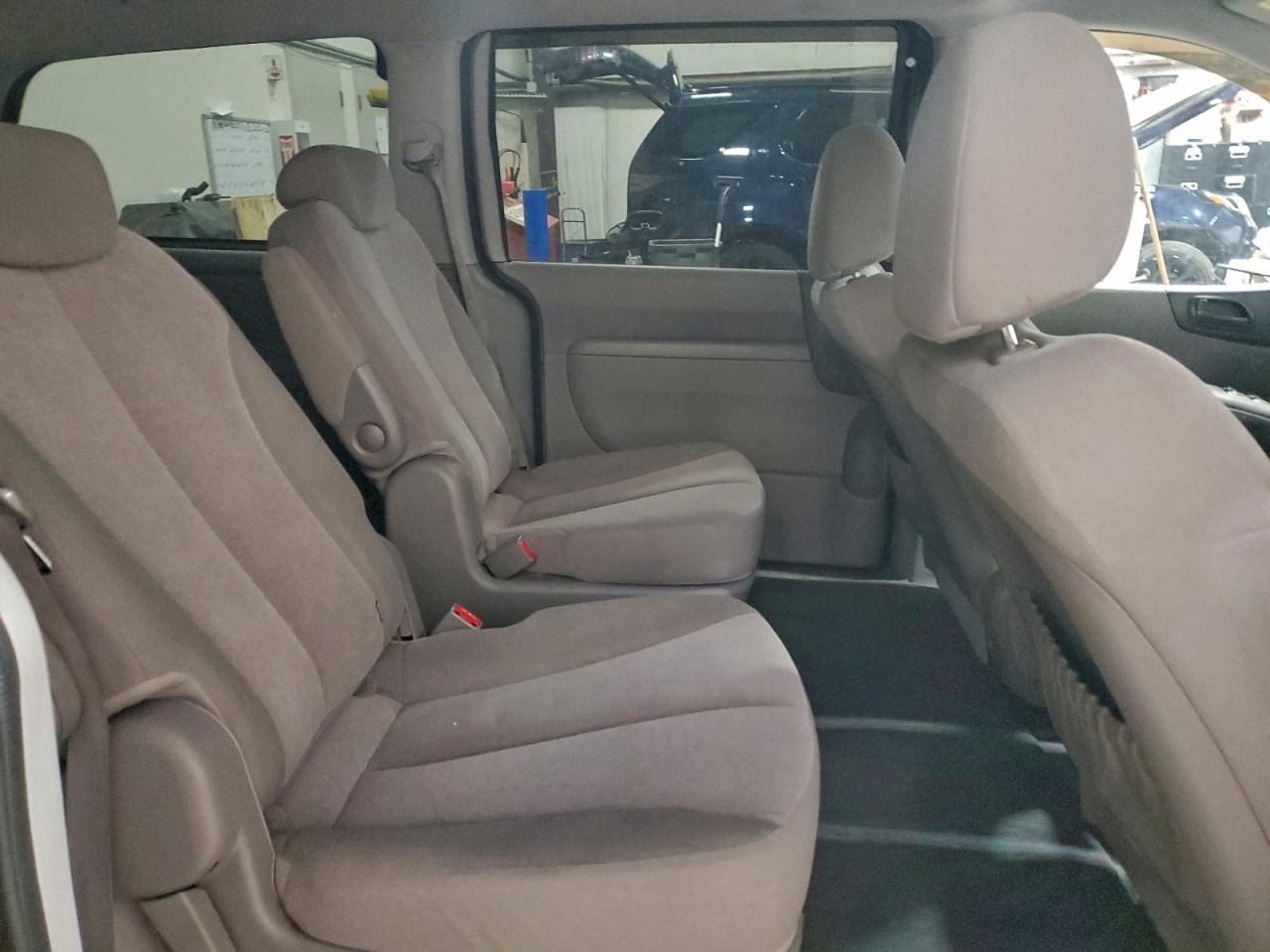 2009 KIA SEDONA LX photo 11