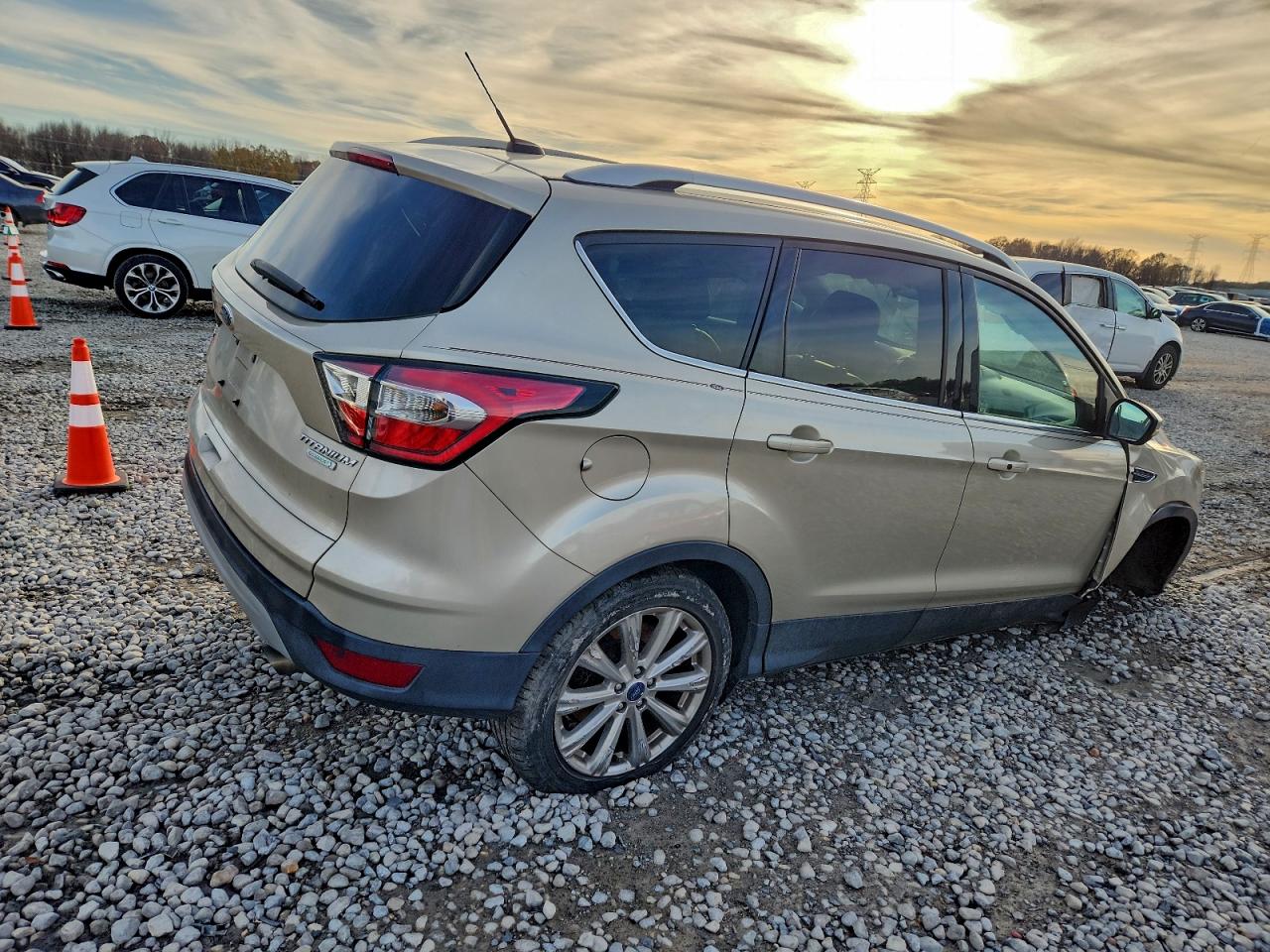 2017 FORD ESCAPE TITANIUM photo 3