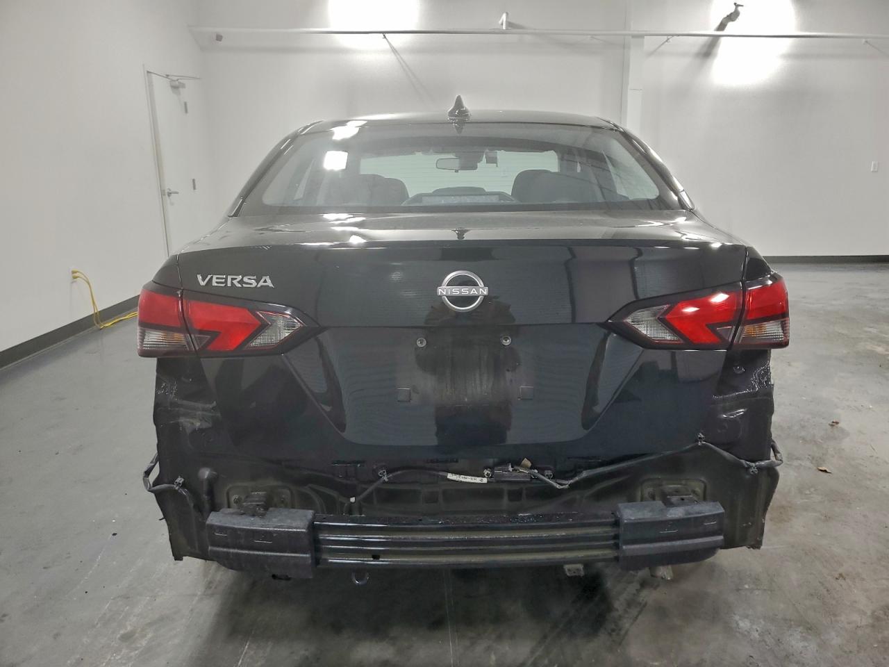 2025 NISSAN VERSA SV photo 11