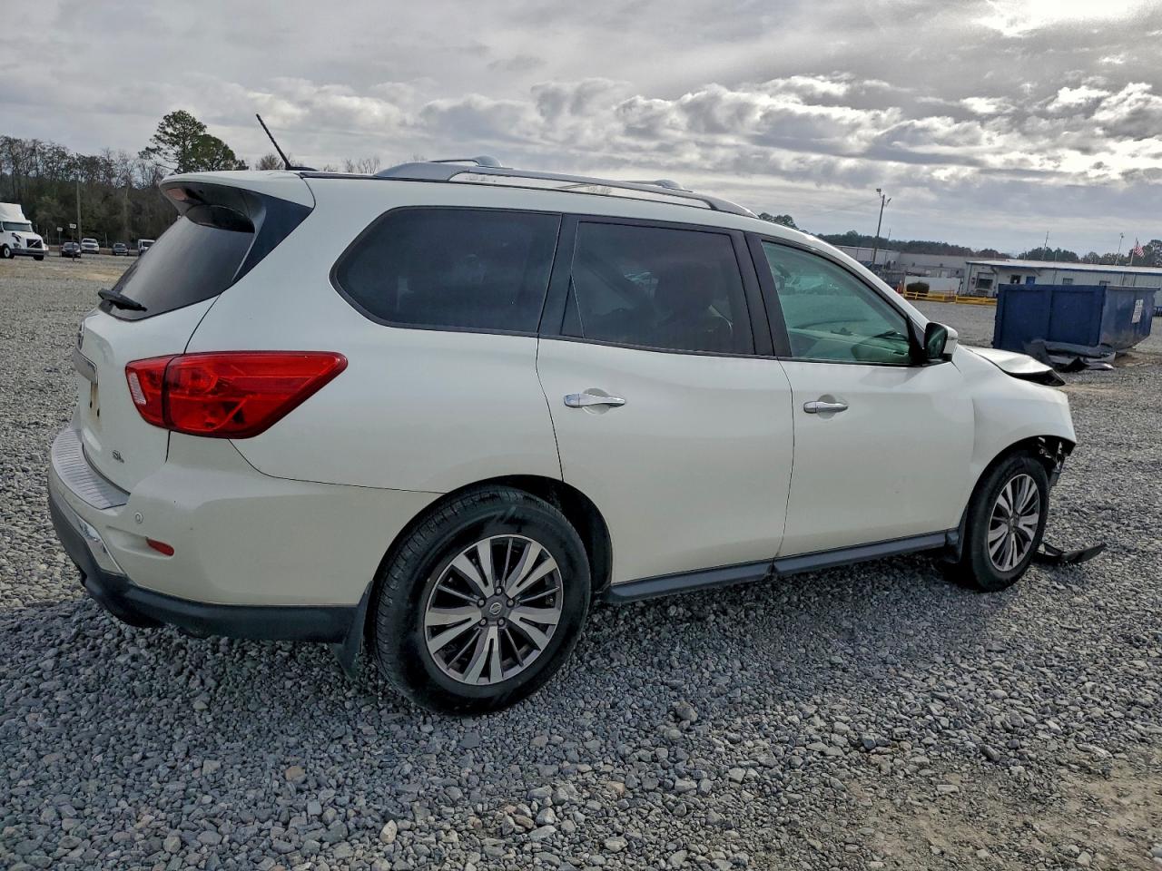 2017 NISSAN PATHFINDER S photo 5