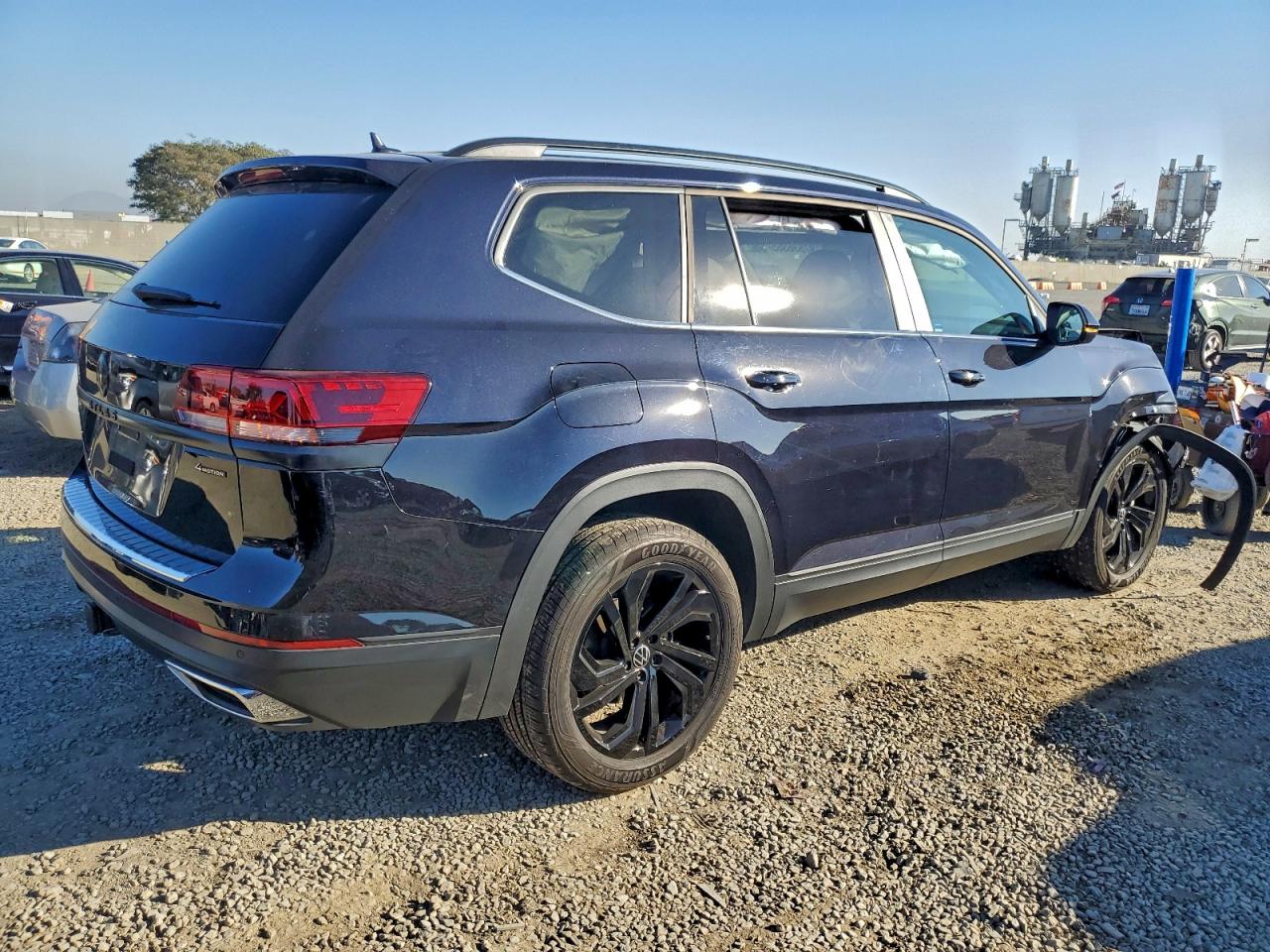 2023 VOLKSWAGEN ATLAS SE photo 3