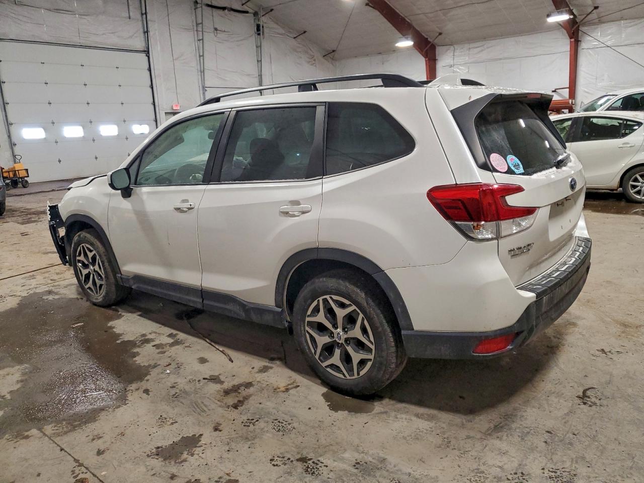 2020 SUBARU FORESTER PREMIUM photo 2