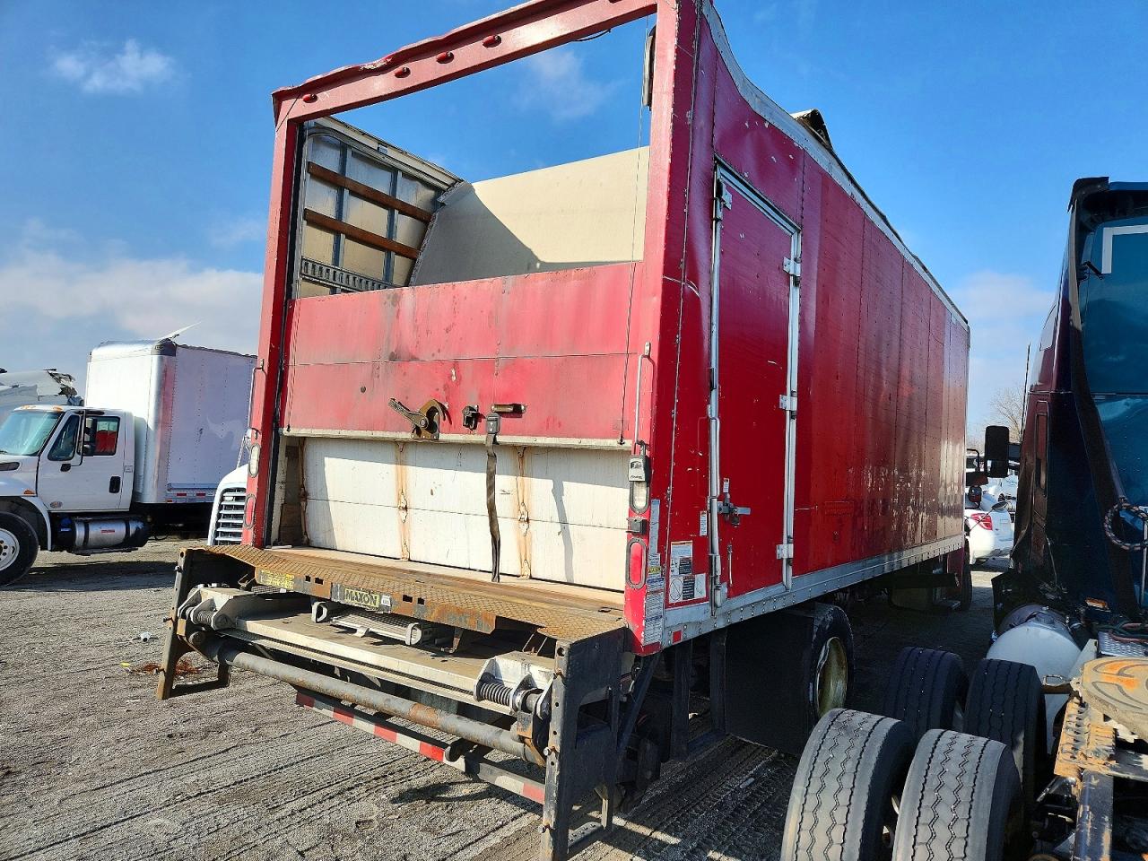 2015 FREIGHTLINER BUSINESS CLASS M2 BOX TRUCK photo 4