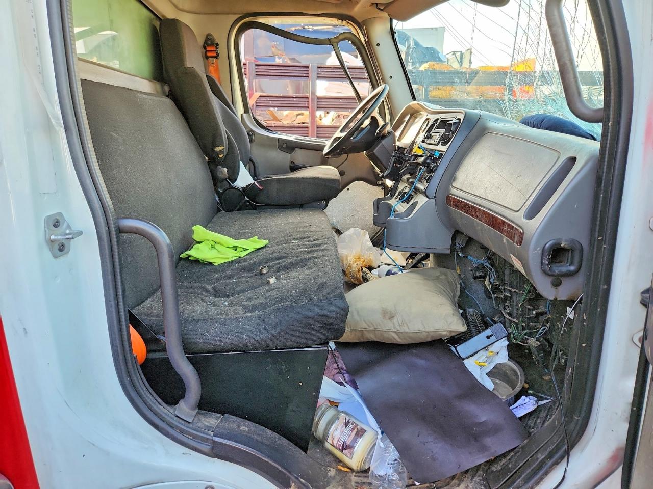2015 FREIGHTLINER BUSINESS CLASS M2 BOX TRUCK photo 5