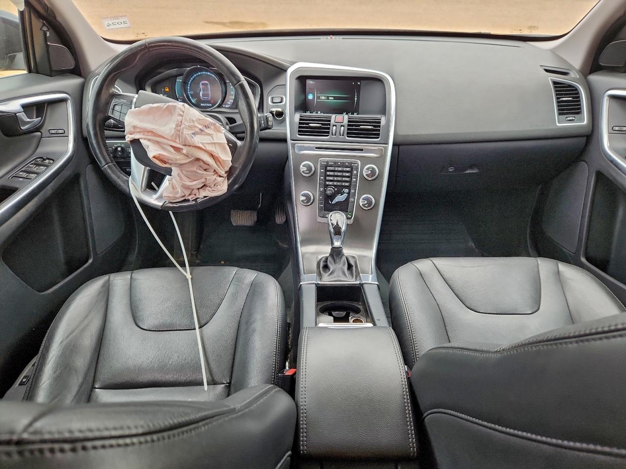 2016 VOLVO XC60 T6 PREMIER photo 15