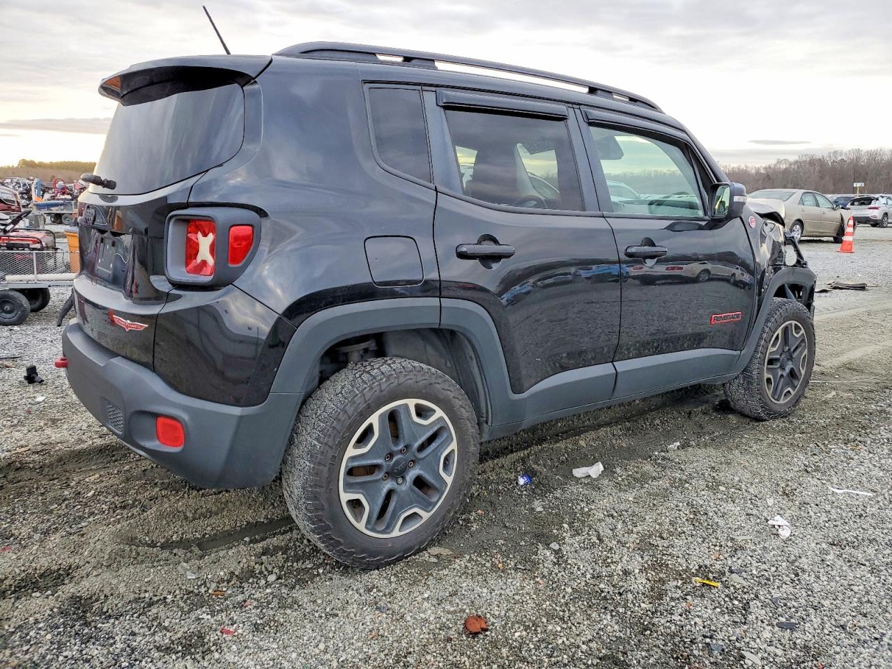 2015 JEEP RENEGADE TRAILHAWK photo 3