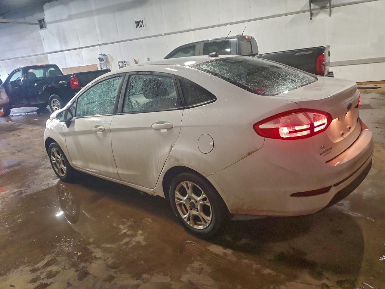 2015 FORD FIESTA SE photo 2