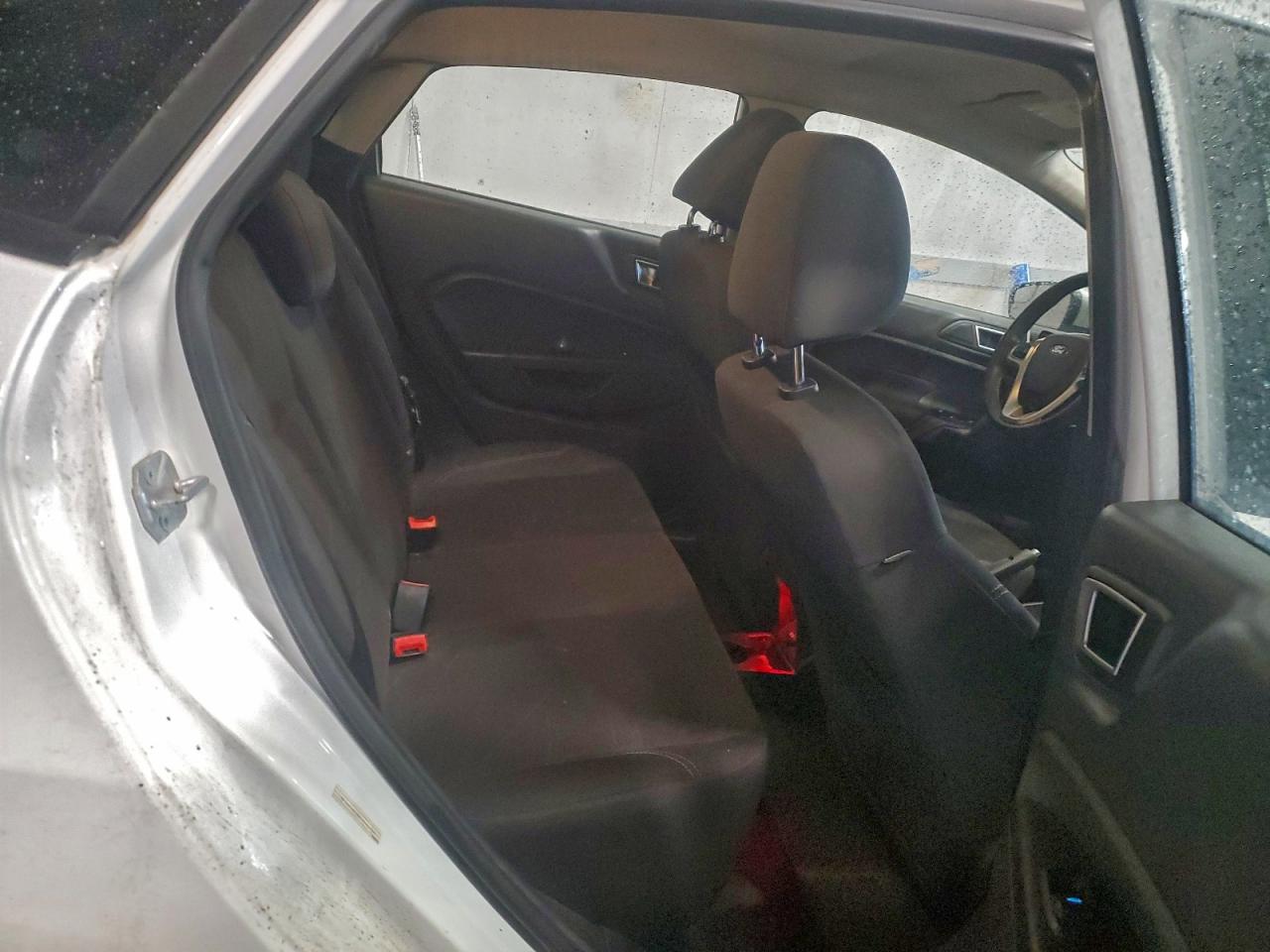 2015 FORD FIESTA SE photo 10