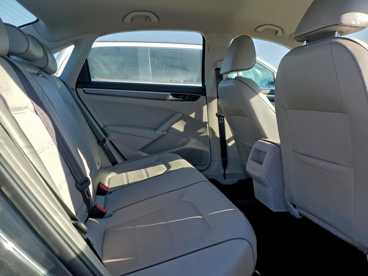 2017 VOLKSWAGEN PASSAT R-LINE photo 10