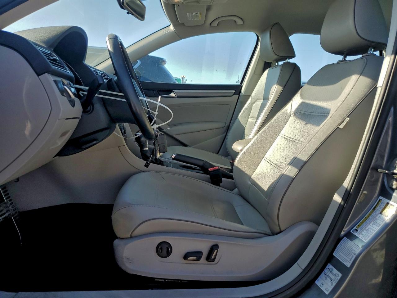 2017 VOLKSWAGEN PASSAT R-LINE photo 7