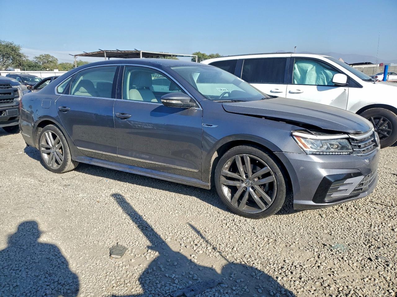2017 VOLKSWAGEN PASSAT R-LINE photo 4