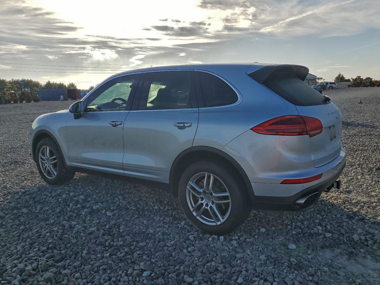 2018 PORSCHE CAYENNE photo 2