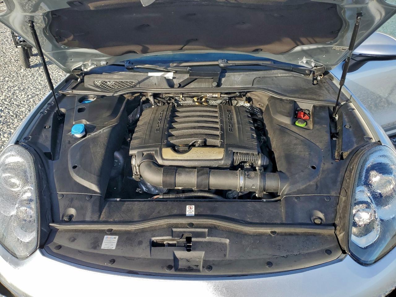 2018 PORSCHE CAYENNE photo 11