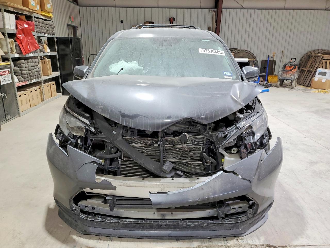 2025 TOYOTA SIENNA LE 8-PASSENGER photo 5