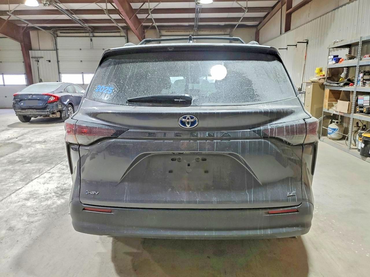 2025 TOYOTA SIENNA LE 8-PASSENGER photo 6