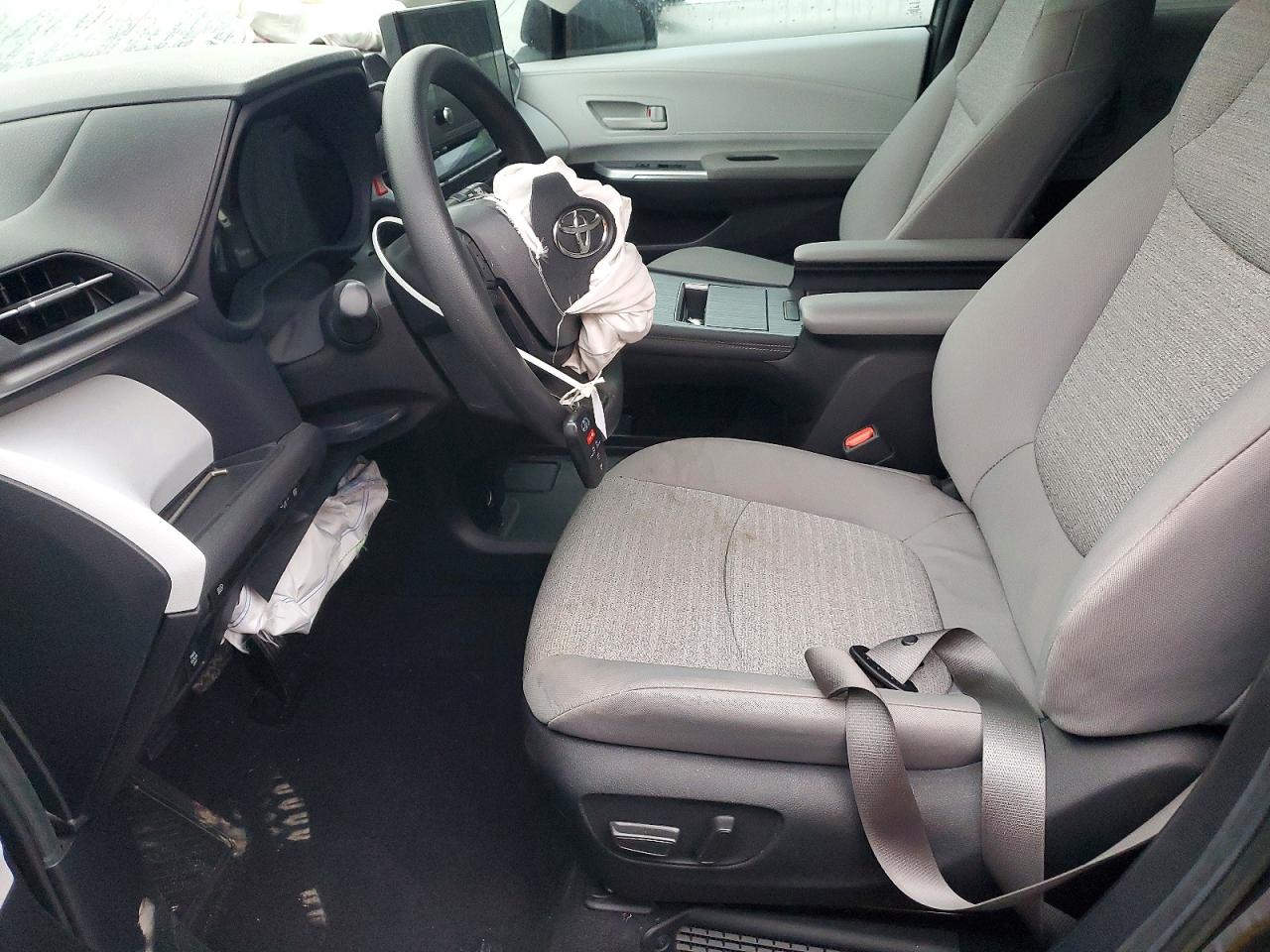 2025 TOYOTA SIENNA LE 8-PASSENGER photo 7