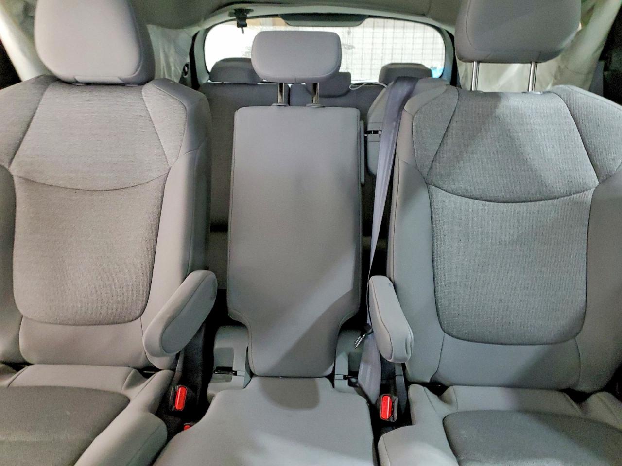 2025 TOYOTA SIENNA LE 8-PASSENGER photo 10