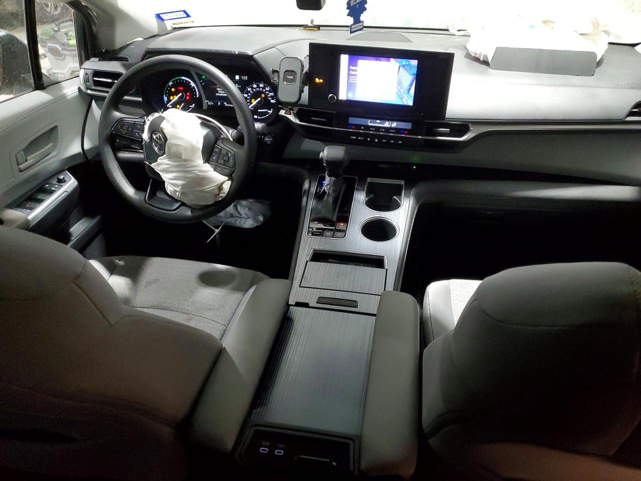 2025 TOYOTA SIENNA LE 8-PASSENGER photo 8