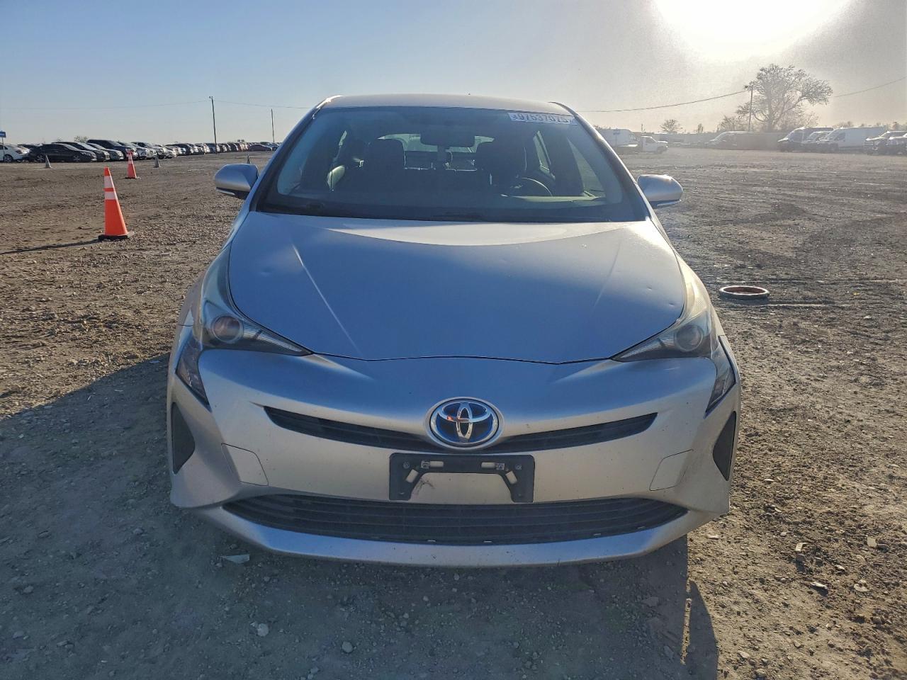 2016 TOYOTA PRIUS photo 5