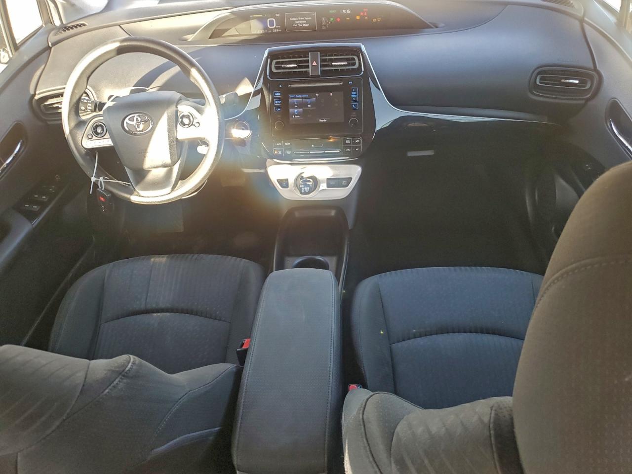 2016 TOYOTA PRIUS photo 8
