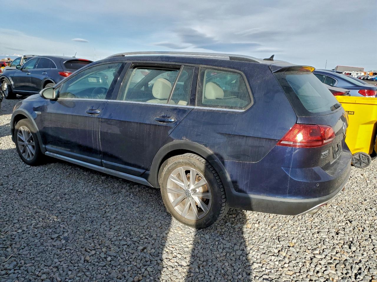 2017 VOLKSWAGEN GOLF ALLTRACK S photo 2