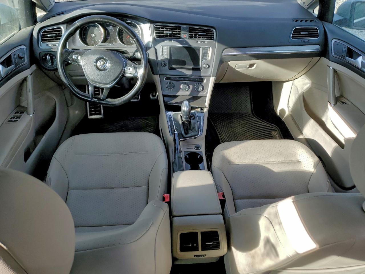 2017 VOLKSWAGEN GOLF ALLTRACK S photo 8