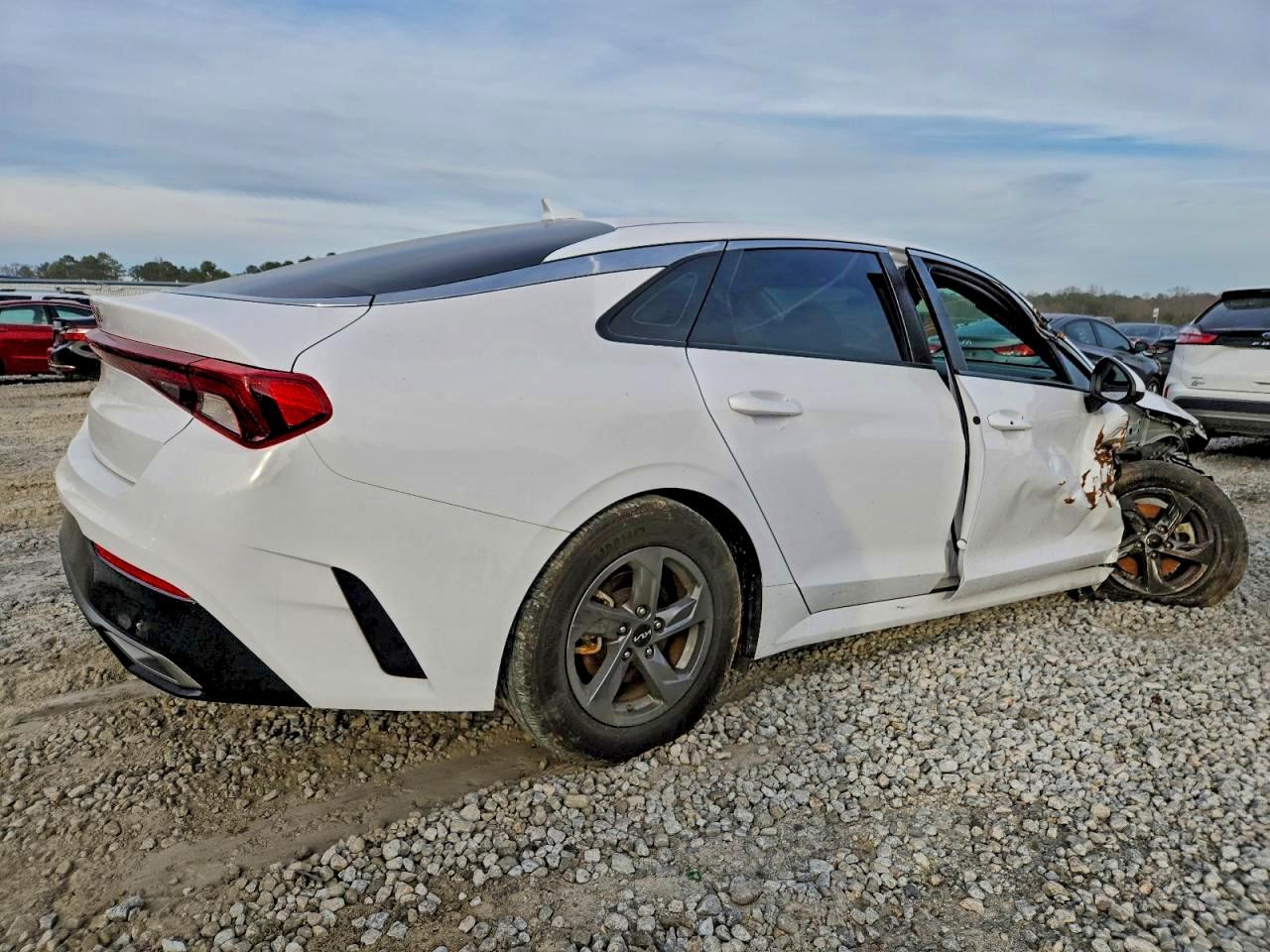 2023 KIA K5 LXS photo 3