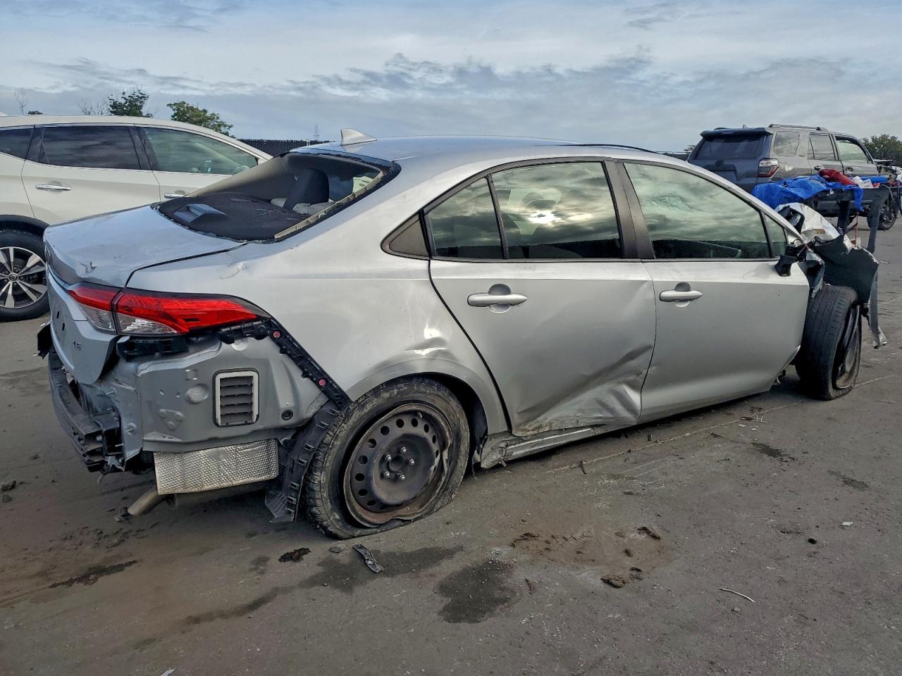 2022 TOYOTA COROLLA LE photo 3