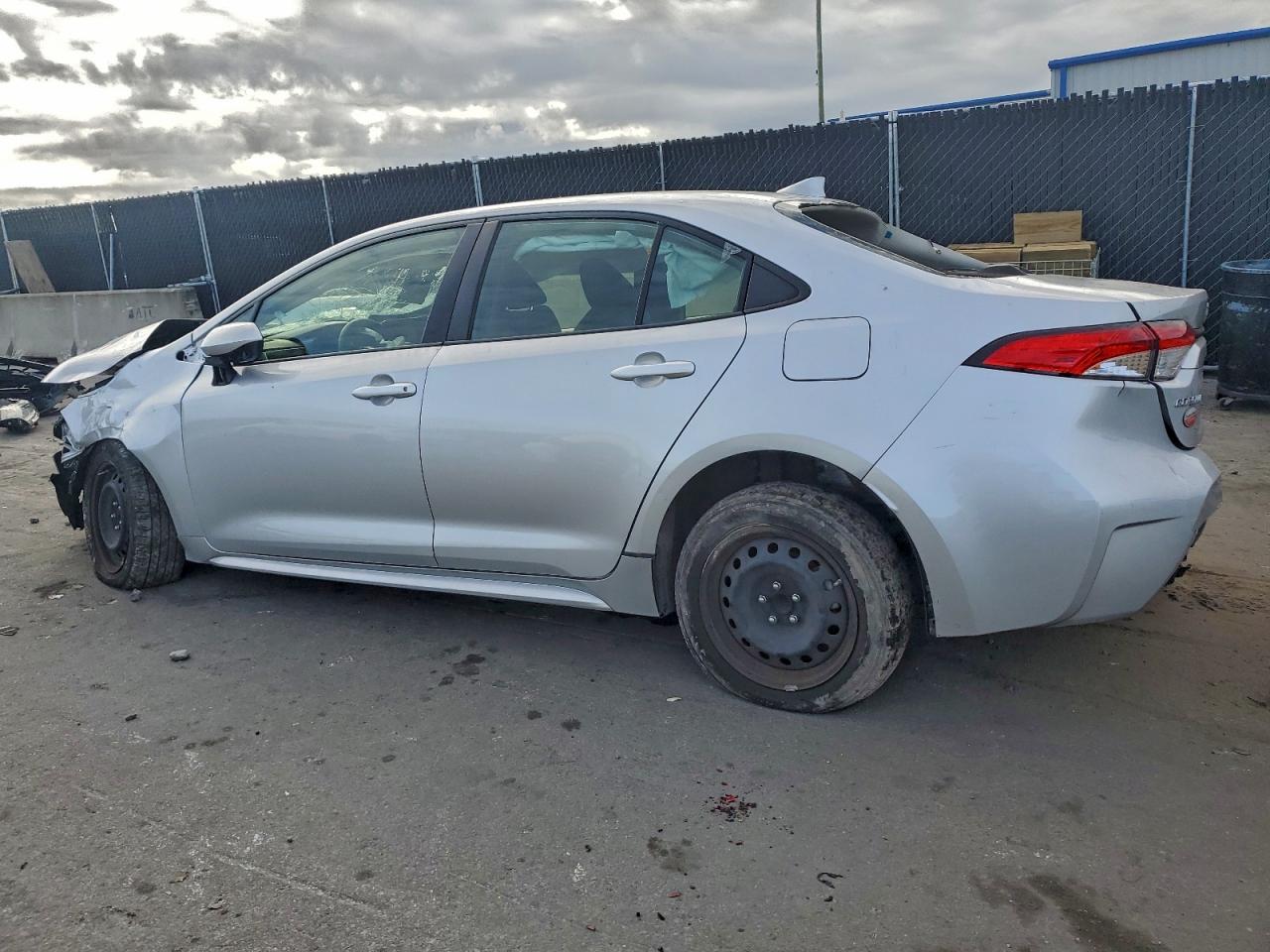 2022 TOYOTA COROLLA LE photo 2