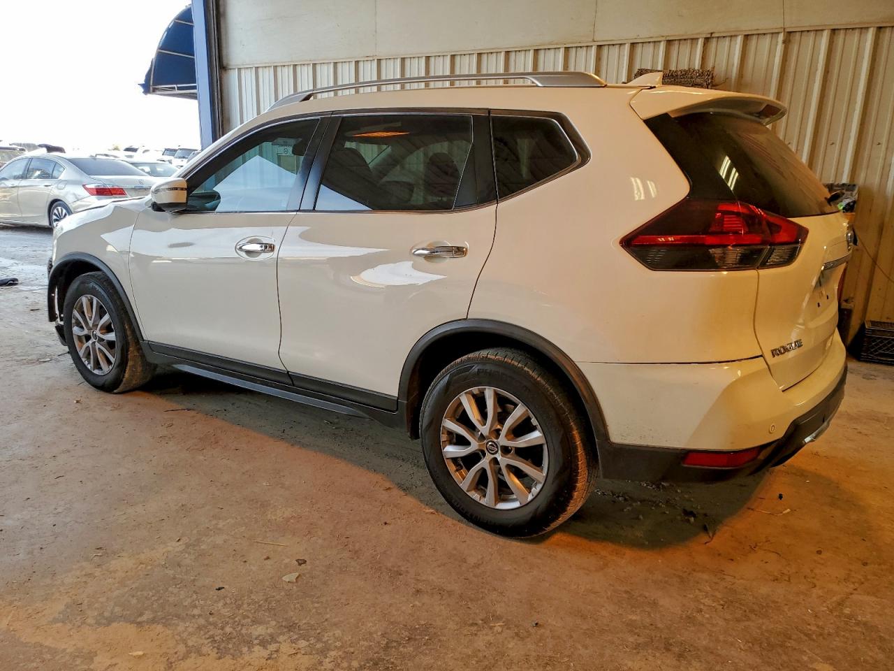 2019 NISSAN ROGUE S photo 2