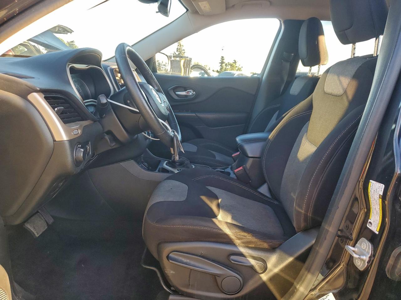 2016 JEEP CHEROKEE SPORT photo 19