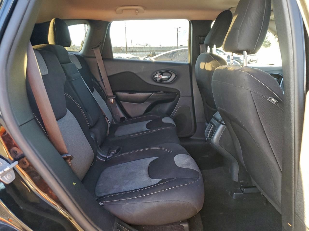 2016 JEEP CHEROKEE SPORT photo 31