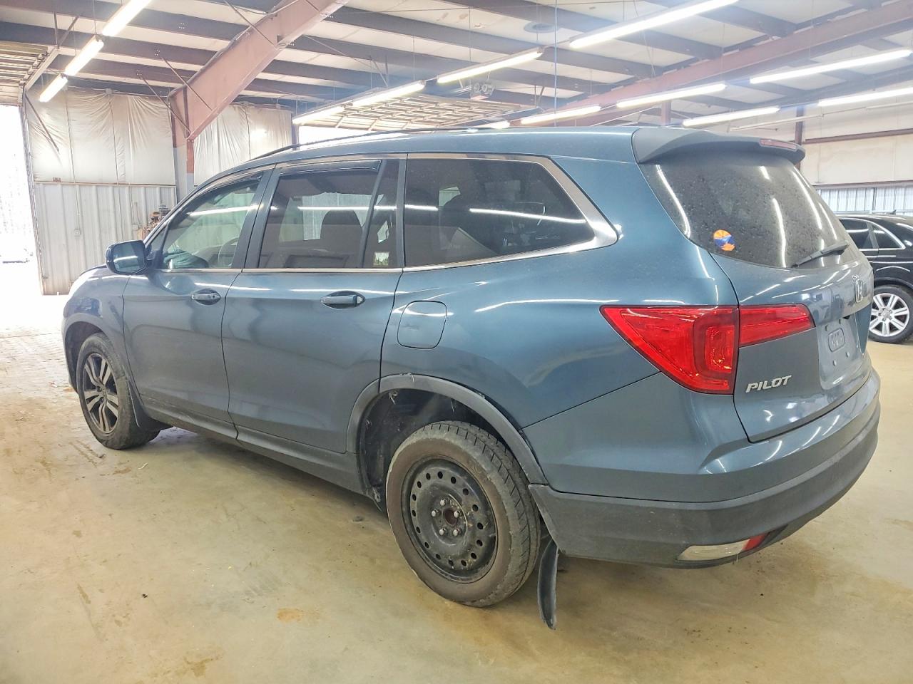 2016 HONDA PILOT EX photo 2