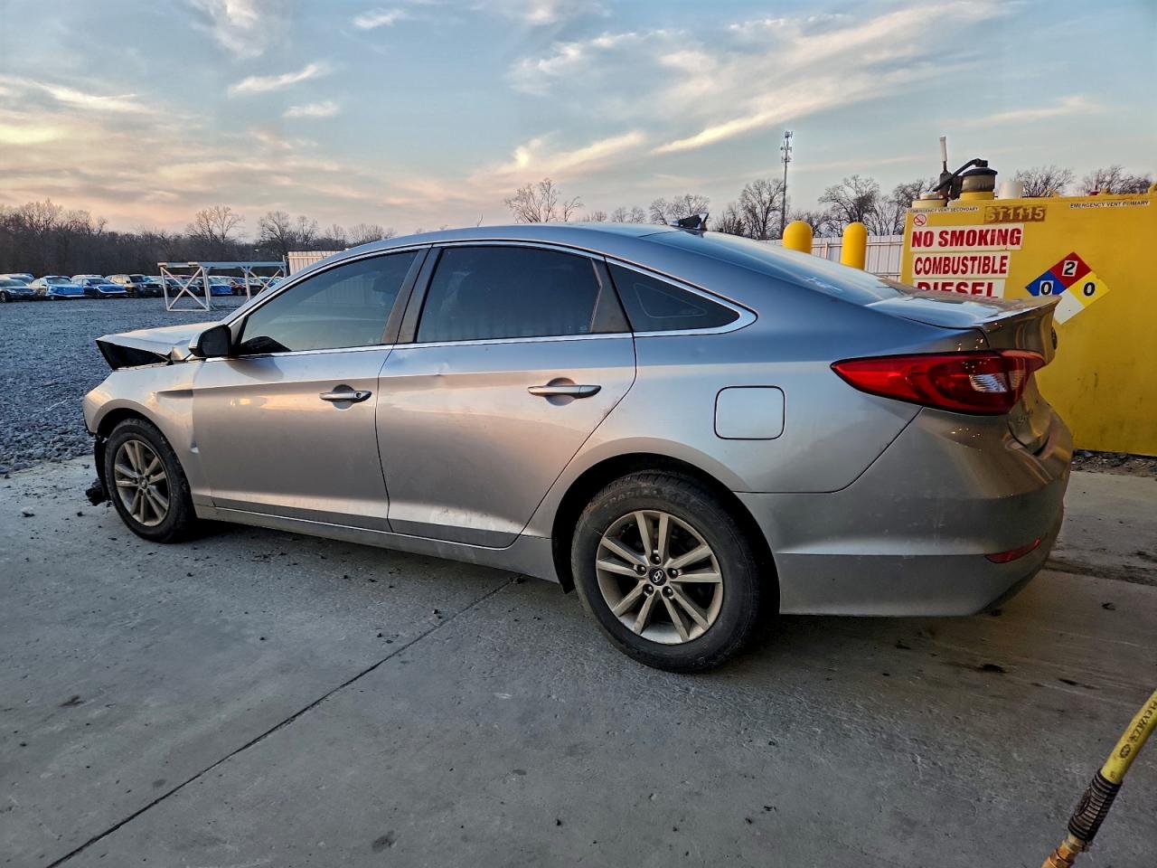 2016 HYUNDAI SONATA SE photo 2