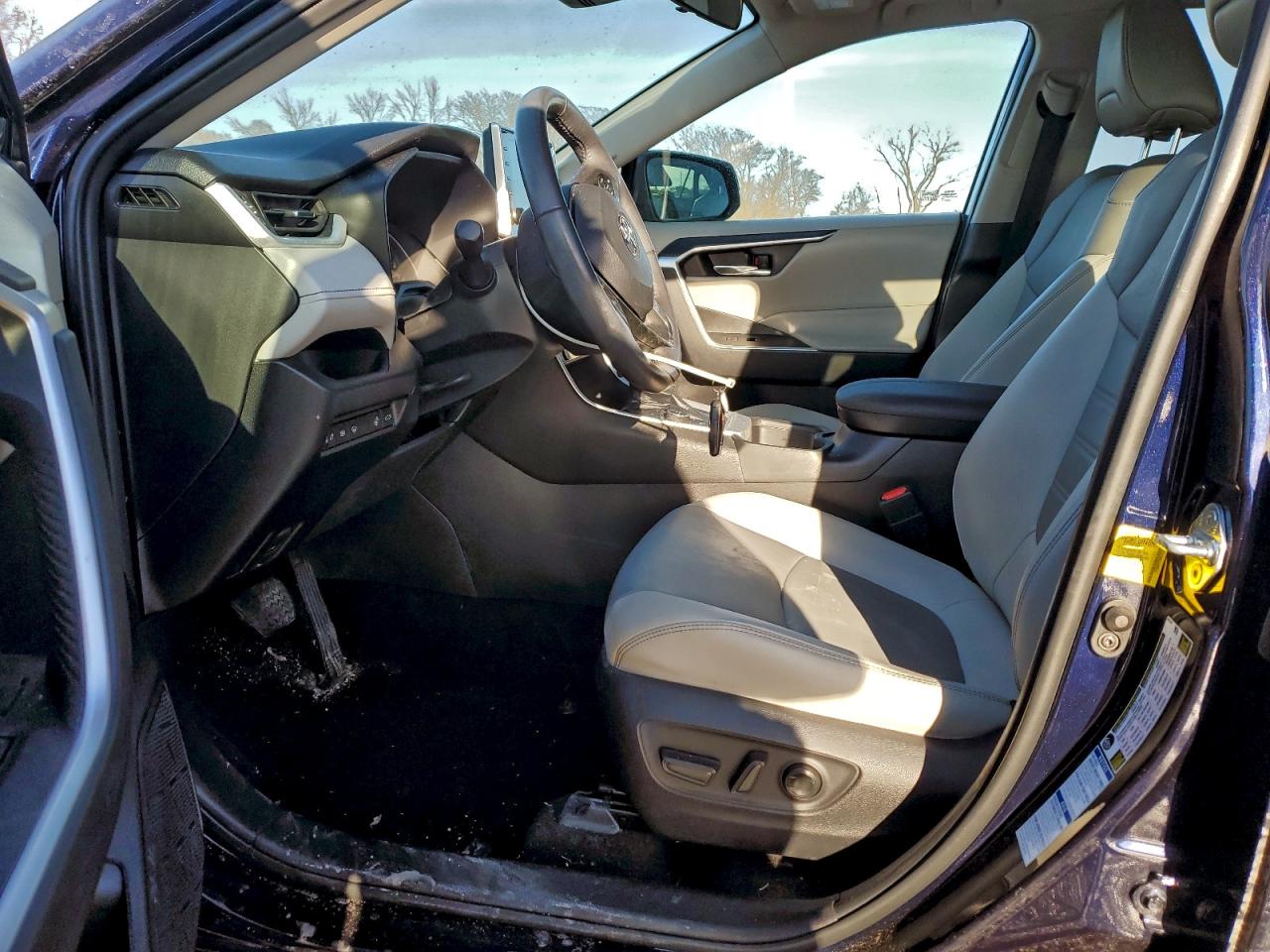 2022 TOYOTA RAV4 XLE PREMIUM photo 7