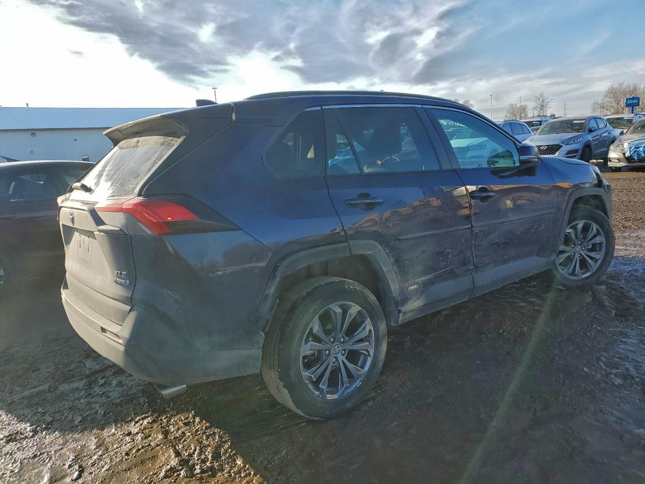 2022 TOYOTA RAV4 XLE PREMIUM photo 3