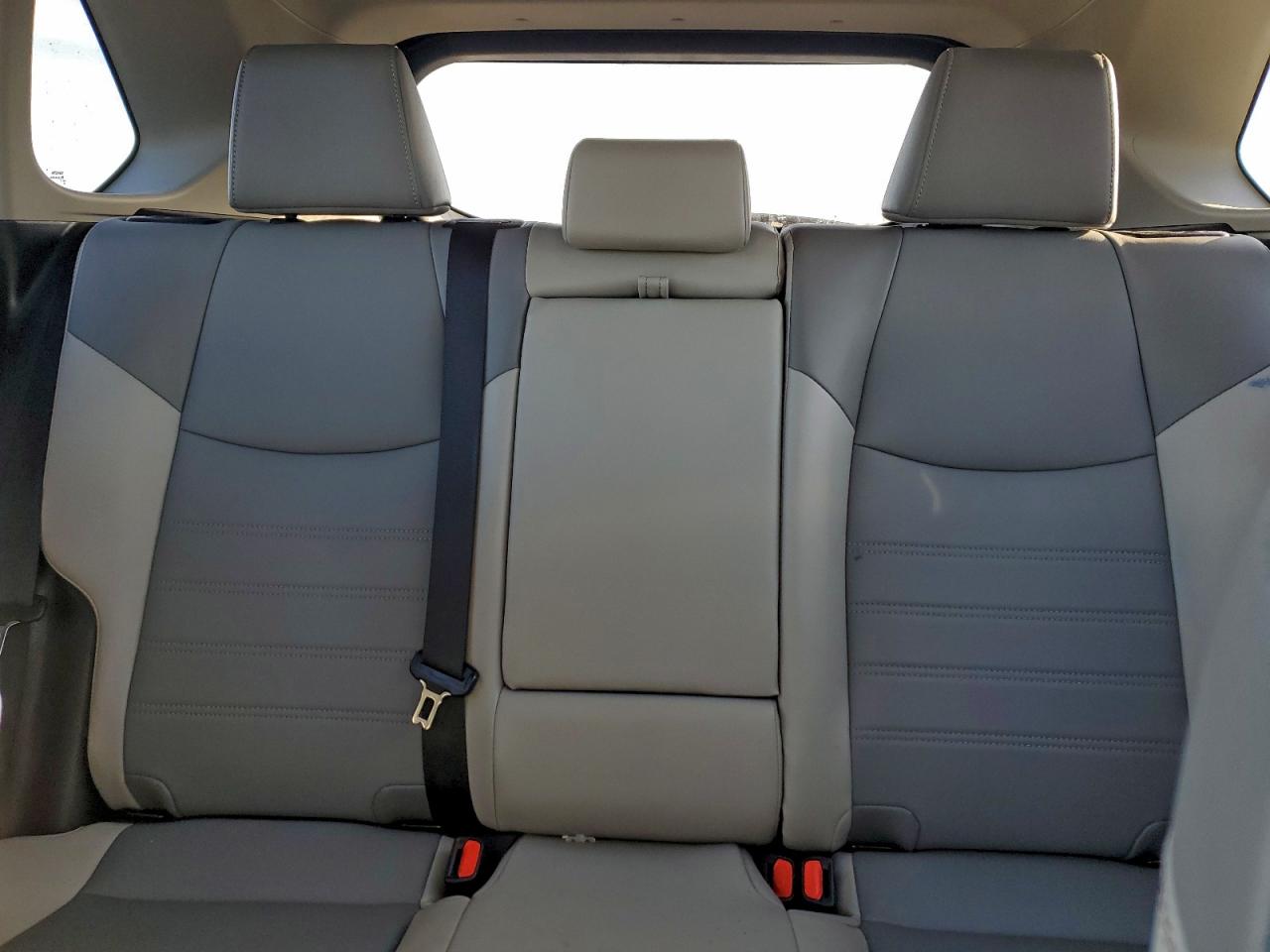 2022 TOYOTA RAV4 XLE PREMIUM photo 10