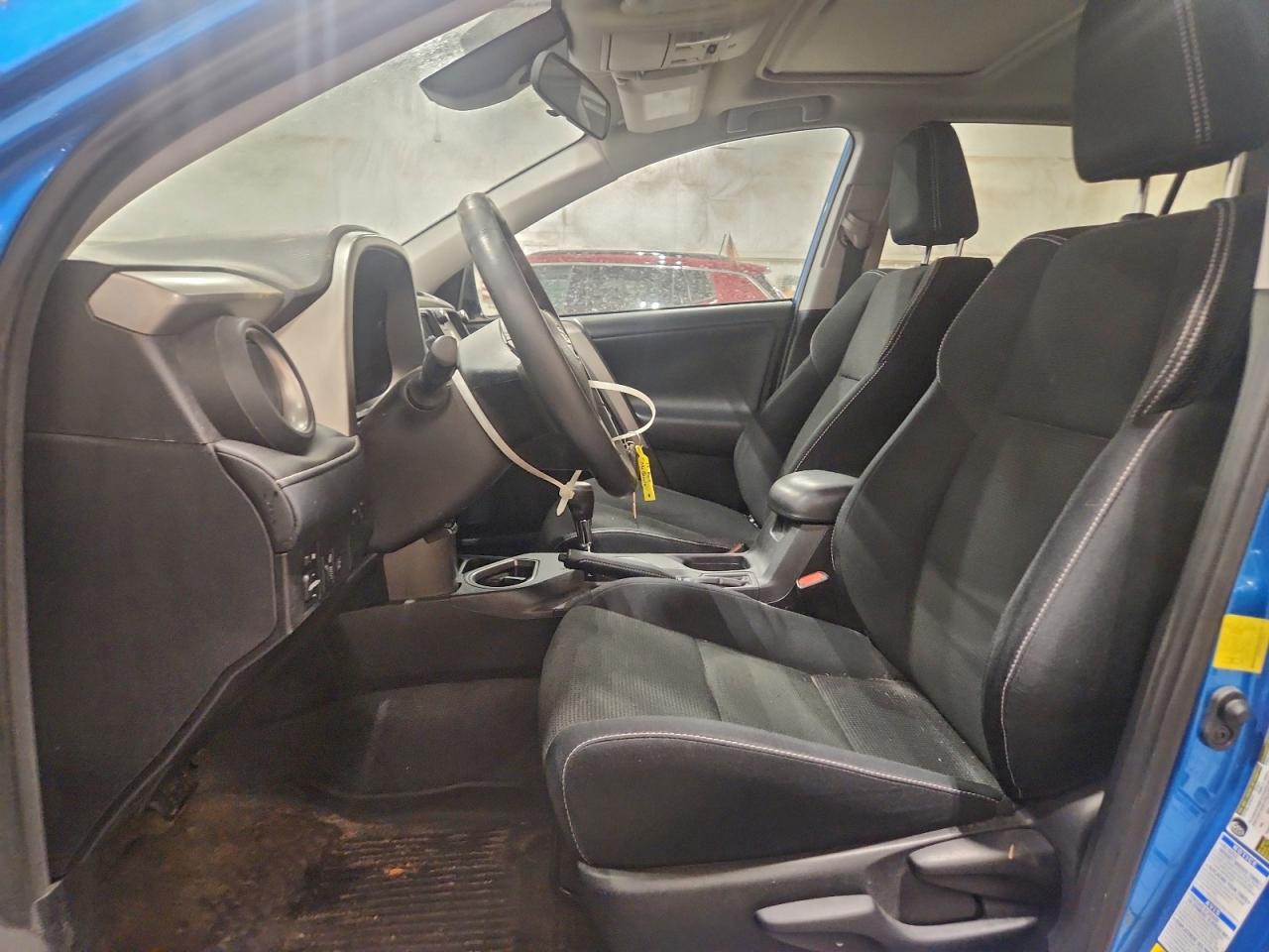 2017 TOYOTA RAV4 XLE photo 7