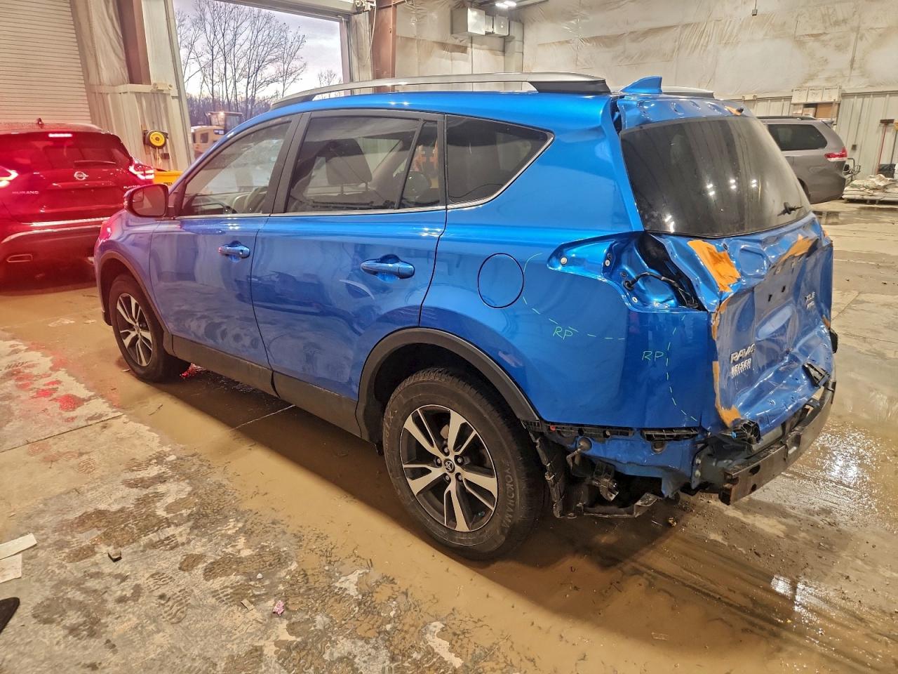 2017 TOYOTA RAV4 XLE photo 2