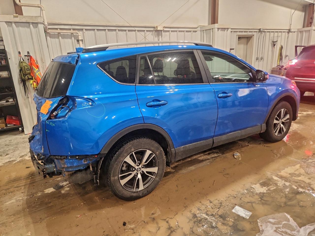 2017 TOYOTA RAV4 XLE photo 3