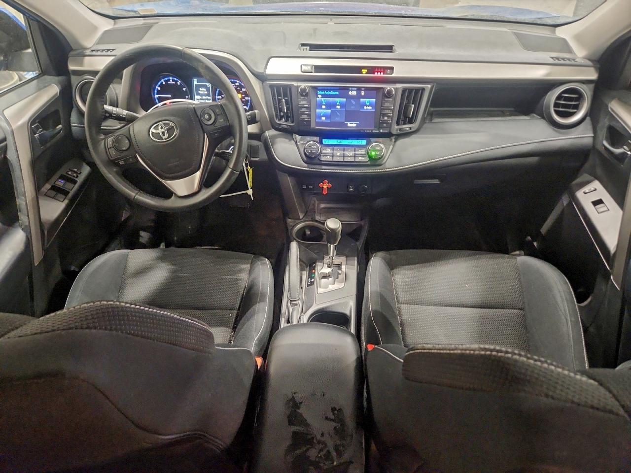 2017 TOYOTA RAV4 XLE photo 8