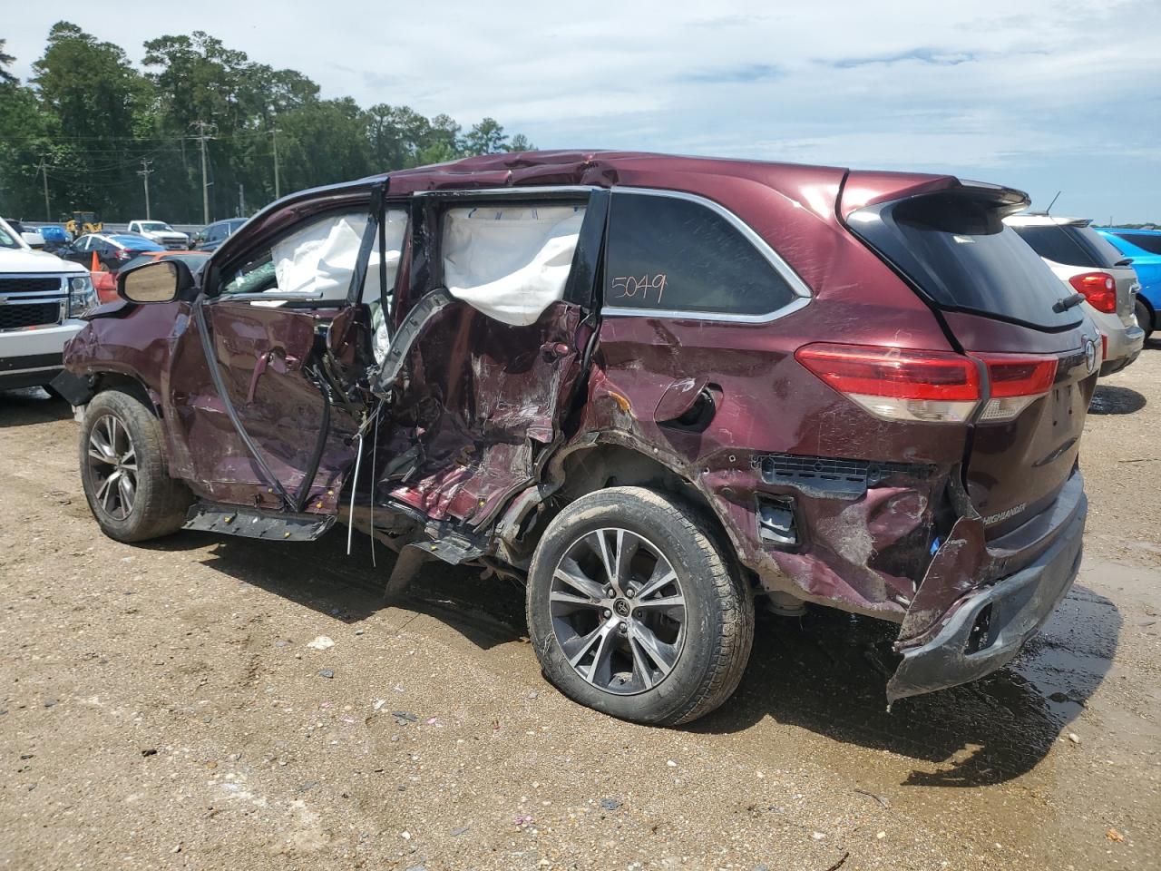 2019 TOYOTA HIGHLANDER LE photo 2