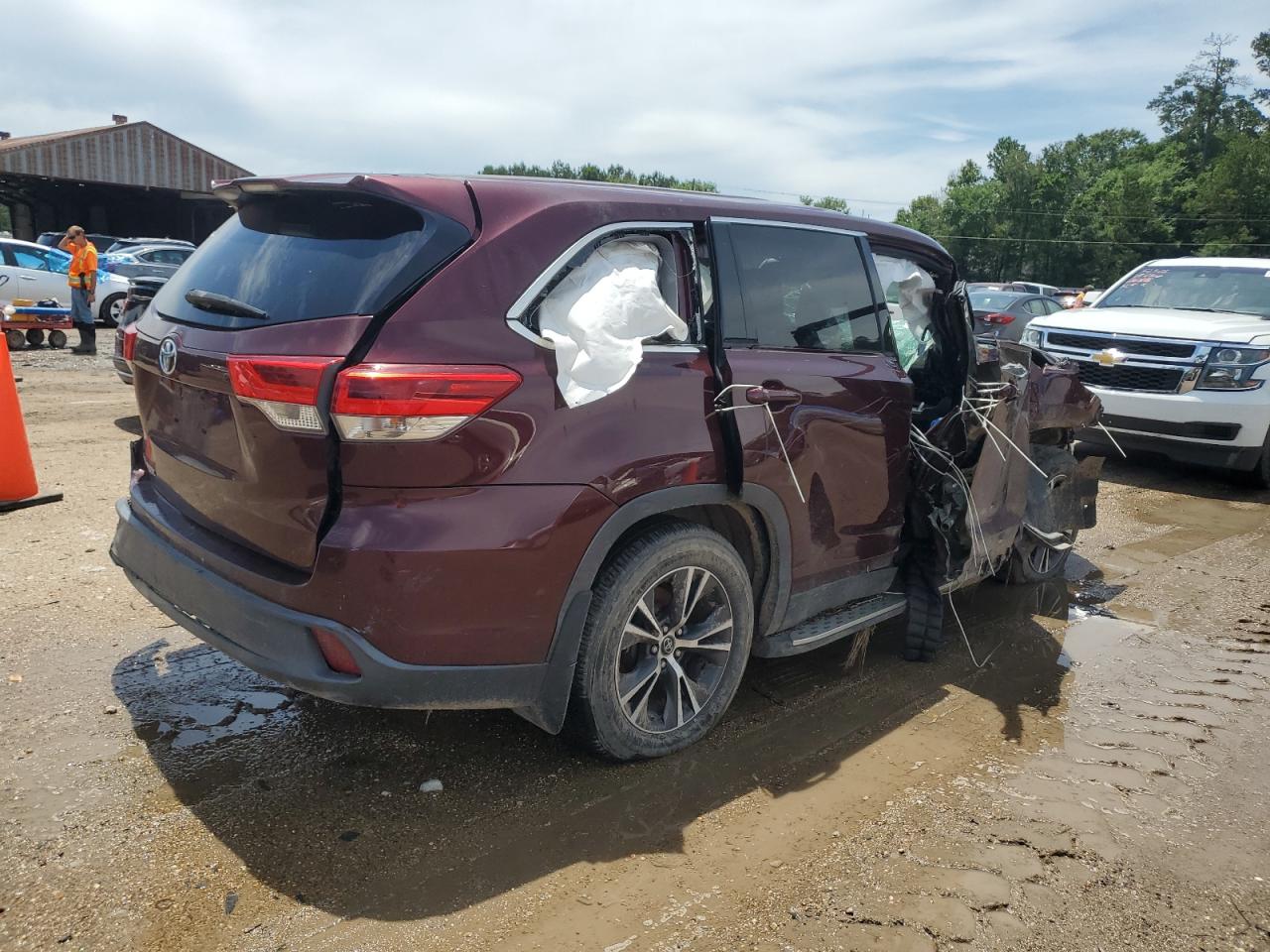 2019 TOYOTA HIGHLANDER LE photo 3